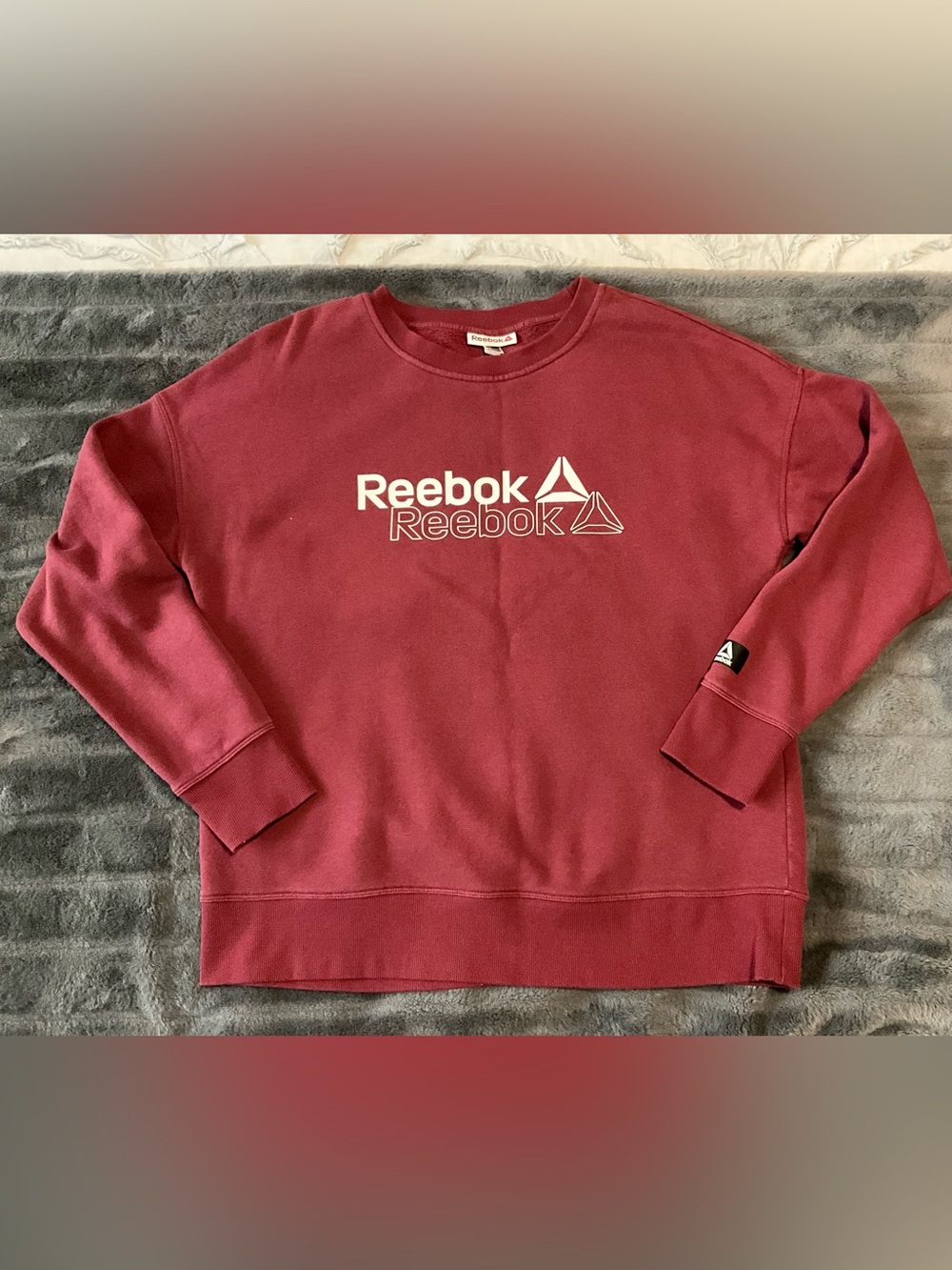 Reebok women’s Deep Maroon Crewneck Sweatshirt with Logo Size M